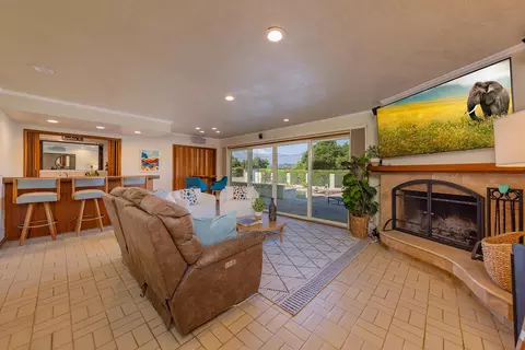 Living - 2027 Burnham Rd, Ojai, CA 93023 photo 1 of 3