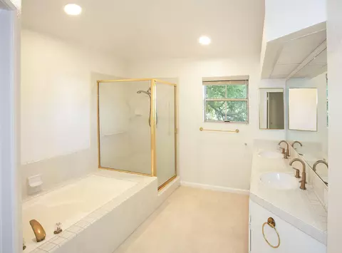 Bath - 7125 Georgetown Rd, Goleta, CA 93117 photo 2 of 2