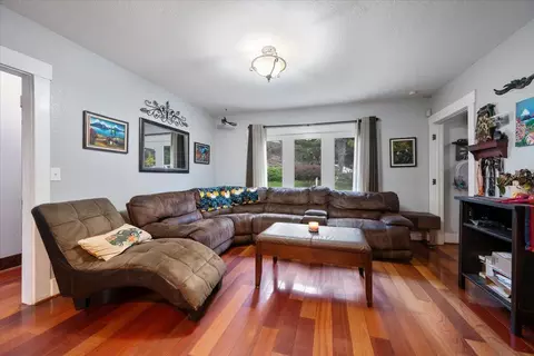 Living - 524 Avalon St, Lompoc, CA 93436 photo 1 of 3