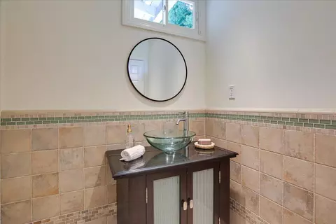 Bath - 136 Olive Mill Rd, Montecito, CA 93108 photo 1 of 4