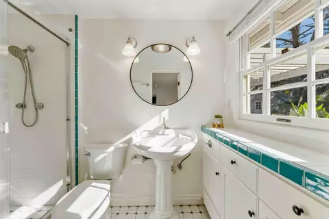 Bath - 138 Serafin Way, Carpinteria, CA 93013 photo 1 of 2
