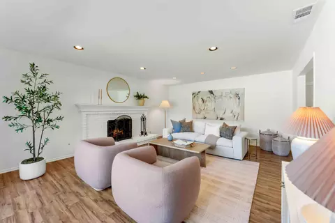 Living - 138 Serafin Way, Carpinteria, CA 93013 photo 3 of 5