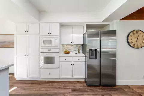 Kitchen - 138 Serafin Way, Carpinteria, CA 93013 photo 3 of 3