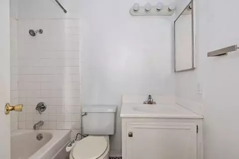 Bath - 5940 Birch St #2, Carpinteria, CA 93013 photo 1 of 1
