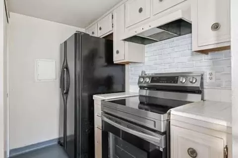 Kitchen - 5940 Birch St #2, Carpinteria, CA 93013 photo 2 of 2