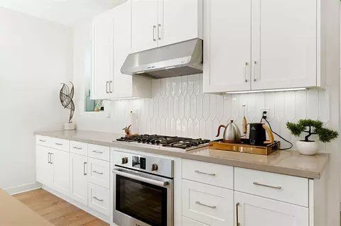 Kitchen - 4009 Green Heron Spring Dr, Carpinteria, CA 93013 photo 3 of 4