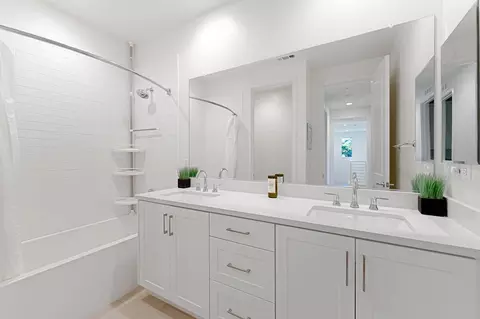 Bath - 4009 Green Heron Spring Dr, Carpinteria, CA 93013 photo 2 of 3