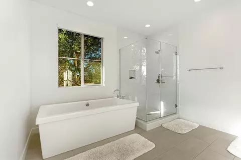 Bath - 4009 Green Heron Spring Dr, Carpinteria, CA 93013 photo 1 of 3