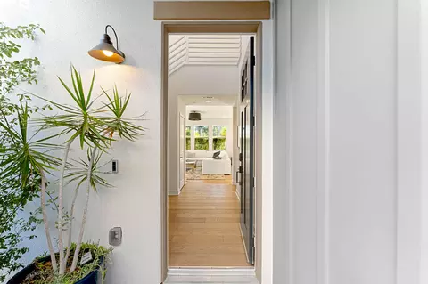 Entry Way - 4009 Green Heron Spring Dr, Carpinteria, CA 93013 photo 2 of 5