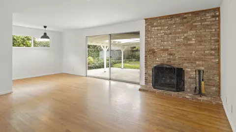 Living - 954 Concha Loma Dr, Carpinteria, CA 93013 photo 1 of 3