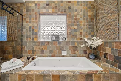 Bath - 130 Oak Dr, Oak View, CA 93022 photo 3 of 3