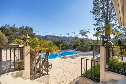 Exterior - 130 Oak Dr, Oak View, CA 93022 photo 4 of 8