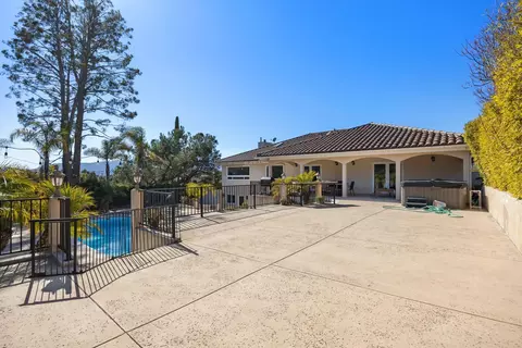 Exterior - 130 Oak Dr, Oak View, CA 93022 photo 5 of 8