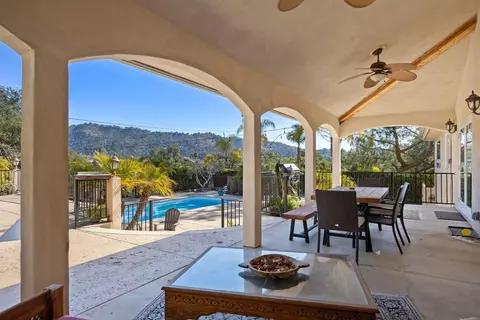 Exterior - 130 Oak Dr, Oak View, CA 93022 photo 2 of 8