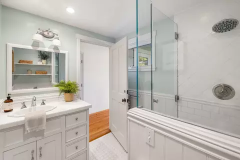 Bath - 3180 Serena Ave, Carpinteria, CA 93013 photo 1 of 4