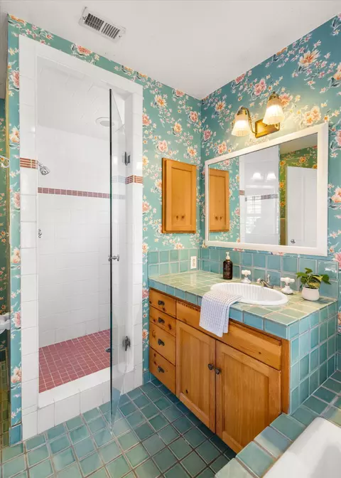 Bath - 3180 Serena Ave, Carpinteria, CA 93013 photo 4 of 4