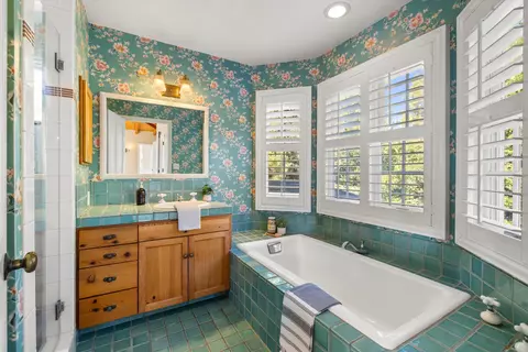 Bath - 3180 Serena Ave, Carpinteria, CA 93013 photo 3 of 4