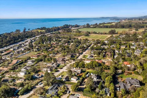 View/Area - 3180 Serena Ave, Carpinteria, CA 93013 photo 3 of 6