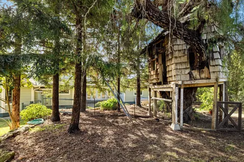 Exterior - 3180 Serena Ave, Carpinteria, CA 93013 photo 8 of 10