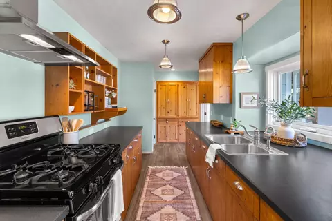 Kitchen - 3180 Serena Ave, Carpinteria, CA 93013 photo 3 of 4