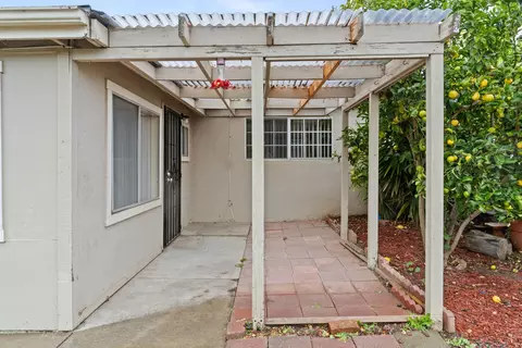 Exterior - 208 S 7th St, Lompoc, CA 93436 photo 5 of 8