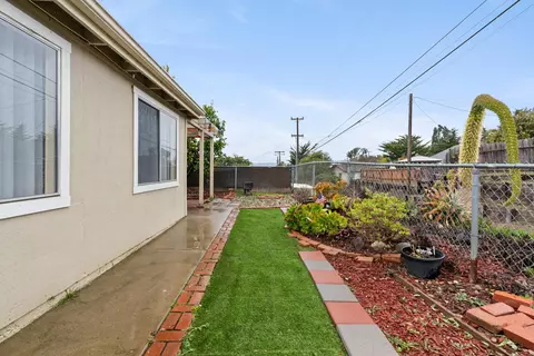 Exterior - 208 S 7th St, Lompoc, CA 93436 photo 7 of 8