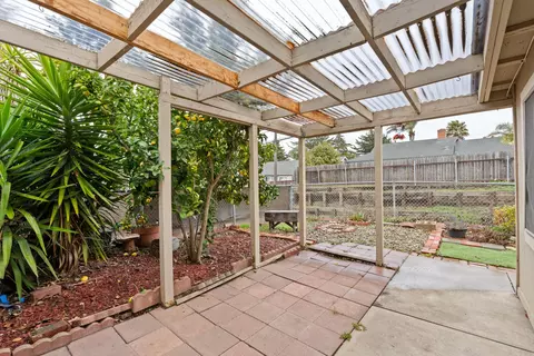 Exterior - 208 S 7th St, Lompoc, CA 93436 photo 6 of 8