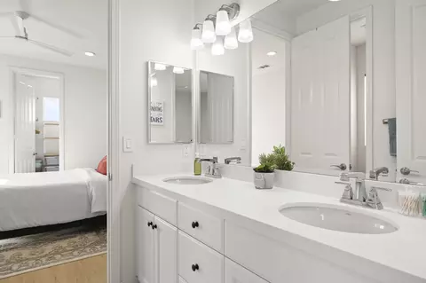 Bath - 2339 Nicklaus St, Oxnard, CA 93036 photo 4 of 5