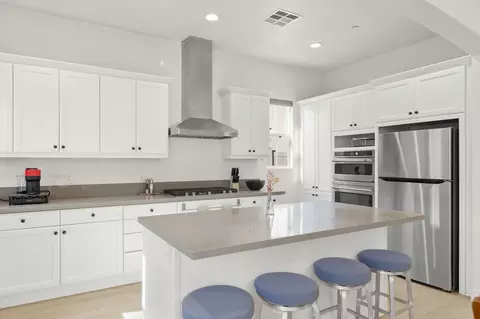 Kitchen - 2339 Nicklaus St, Oxnard, CA 93036 photo 2 of 5