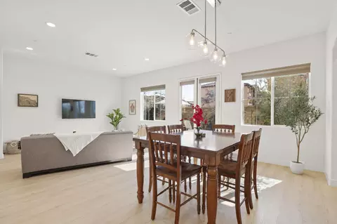 Dining - 2339 Nicklaus St, Oxnard, CA 93036 photo 1 of 4