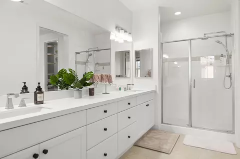 Bath - 2339 Nicklaus St, Oxnard, CA 93036 photo 3 of 5