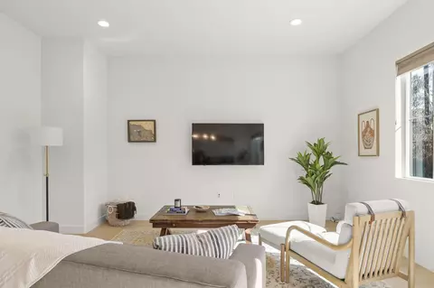 Living - 2339 Nicklaus St, Oxnard, CA 93036 photo 2 of 3