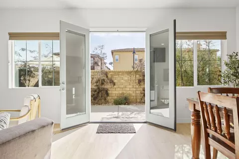 Entry Way - 2339 Nicklaus St, Oxnard, CA 93036 photo 3 of 3