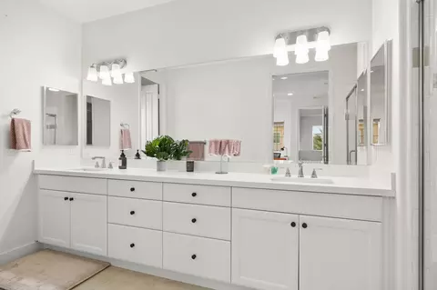 Bath - 2339 Nicklaus St, Oxnard, CA 93036 photo 2 of 5