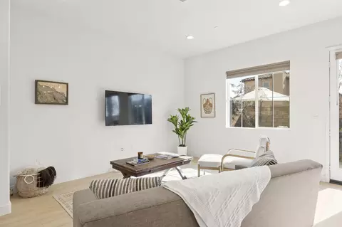 Living - 2339 Nicklaus St, Oxnard, CA 93036 photo 1 of 3