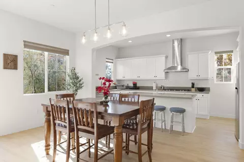 Dining - 2339 Nicklaus St, Oxnard, CA 93036 photo 3 of 4