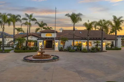 Exterior - 95 Valley Vista Dr, Camarillo, CA 93010 photo 6 of 8