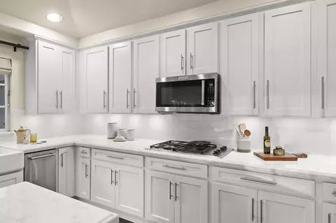 Kitchen - 95 Valley Vista Dr, Camarillo, CA 93010 photo 2 of 4