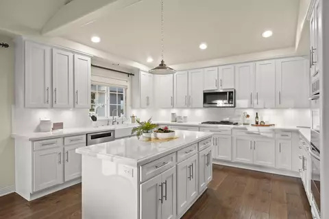 Kitchen - 95 Valley Vista Dr, Camarillo, CA 93010 photo 1 of 4