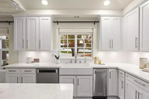 Kitchen - 95 Valley Vista Dr, Camarillo, CA 93010 photo 3 of 4