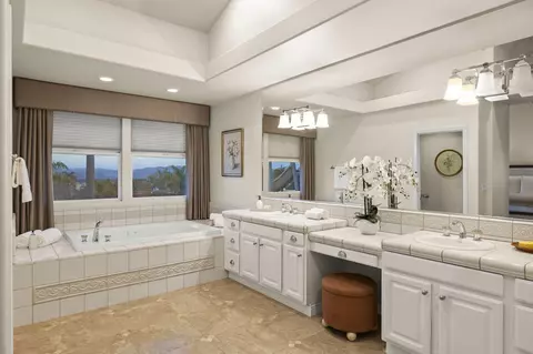 Bath - 95 Valley Vista Dr, Camarillo, CA 93010 photo 1 of 4