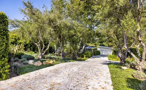 Exterior - 448 Court Pl, Montecito, CA 93108 photo 3 of 15