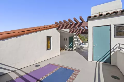Exterior - 1532 State St #E, Santa Barbara, CA 93101 photo 10 of 11