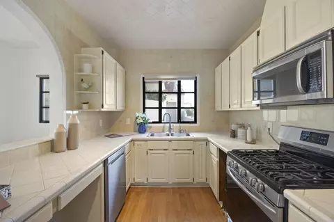 Kitchen - 1532 State St #E, Santa Barbara, CA 93101 photo 2 of 3