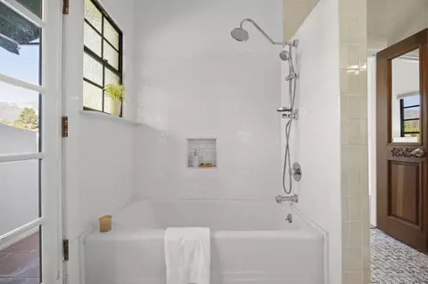 Bath - 1532 State St #E, Santa Barbara, CA 93101 photo 3 of 4