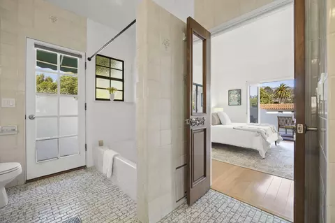Bath - 1532 State St #E, Santa Barbara, CA 93101 photo 4 of 4