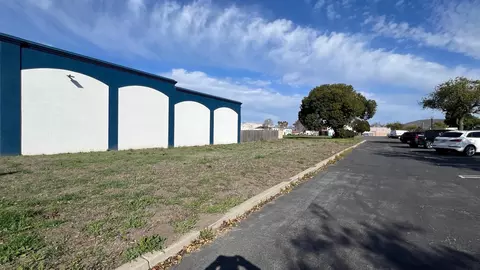 126 S J St, Lompoc, CA 93436 photo 2