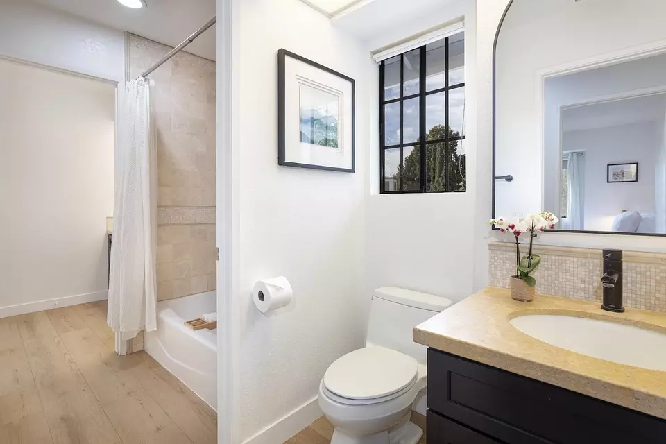 Bath - 4012 Invierno Dr #B, Santa Barbara, CA 93110 photo 3 of 3