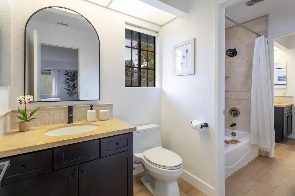 Bath - 4012 Invierno Dr #B, Santa Barbara, CA 93110 photo 1 of 3