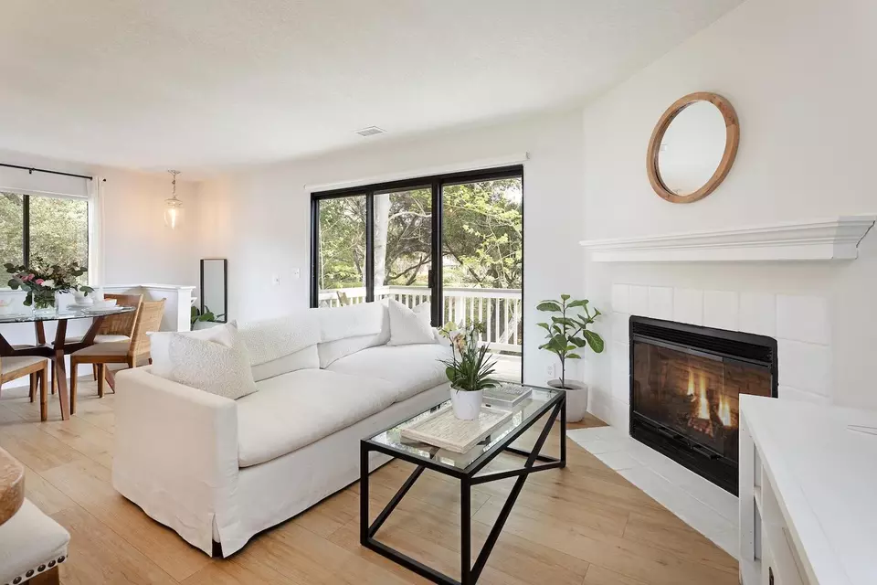 Living - 4012 Invierno Dr #B, Santa Barbara, CA 93110 photo 2 of 2